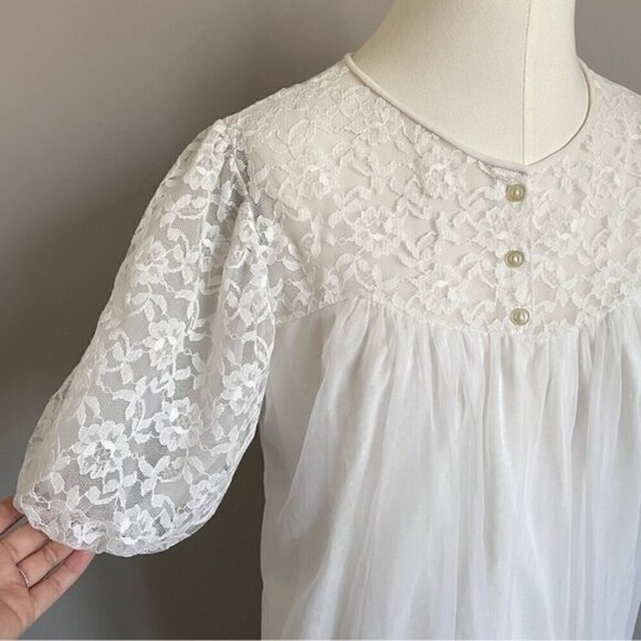 Vintage 60s White Double Layered Semi-Sheer Chiffon Robe Peignoir - M/L - Picture 4 of 12